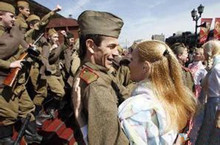 二战后苏联竟如此犒赏士兵：敌国财物和女人内裤