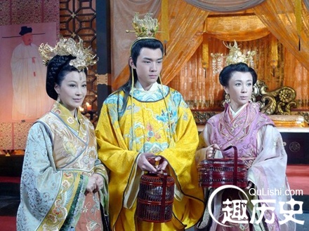 元寿元年(前2年)傅太后病故,与汉元帝合葬渭陵,其称呼为孝元傅皇后.