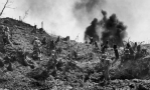 二战日军暴行：强迫10万名冲绳老百姓自杀