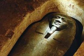 绝命咒语：挖掘金字塔的人为何一个个神秘死去？