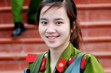 越南女兵真养眼：越南女军营外看到的惊人一幕！