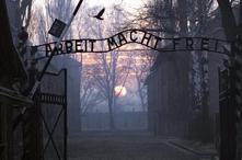 奥斯威辛集中营：二战历史上的“死亡工厂”