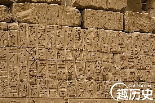 埃及巴比伦文字对译石碑:解开古文字秘密的钥匙