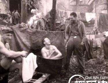 二战时士兵是如何解决洗澡难题的？这十张照片告诉你答案