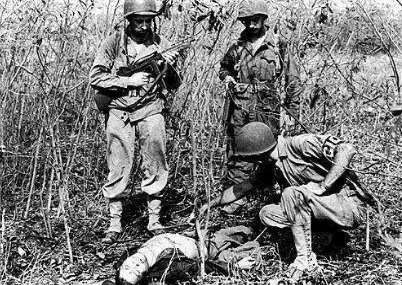 塞班岛战役中，日本军队变态的行为，连学生都不放过