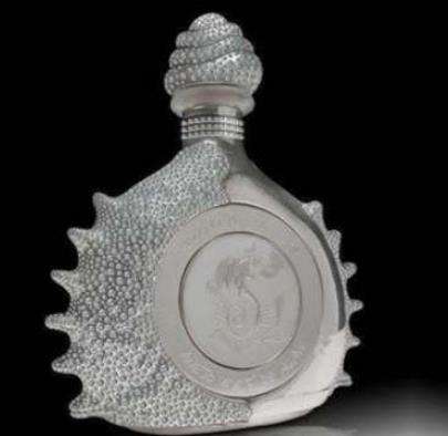世界上最贵的酒，酒瓶上镶了6400颗钻石售价350万美元