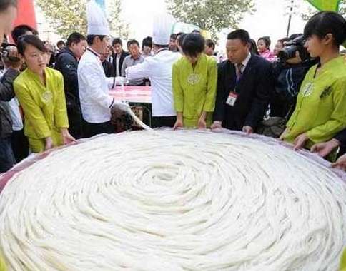 世界上最长的米线——每根长420.4米
