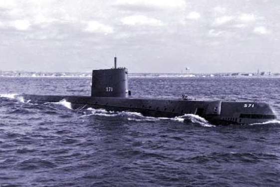 马金环礁战役中两艘潜艇分别叫什么？规格是怎样的
