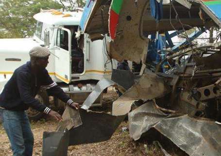 津巴布韦小巴相撞至少11人死亡，另有多人受伤