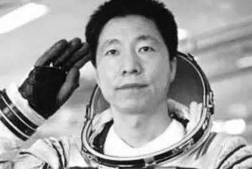 杨利伟成功返航后，为何再也没上太空？