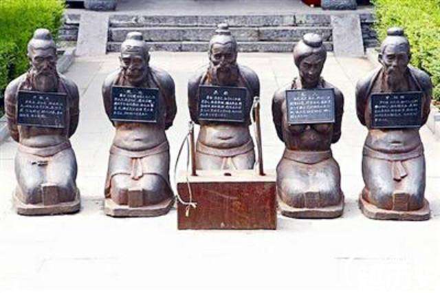 秦桧在岳飞墓前已跪了800年 陪他一起跪的几位都是谁？