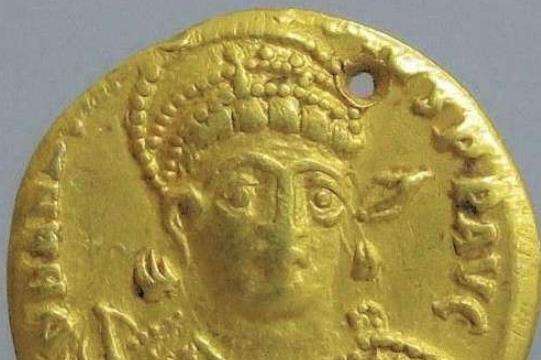 拜占庭帝国利奥王朝的最后一位皇帝：阿纳斯塔修斯一世