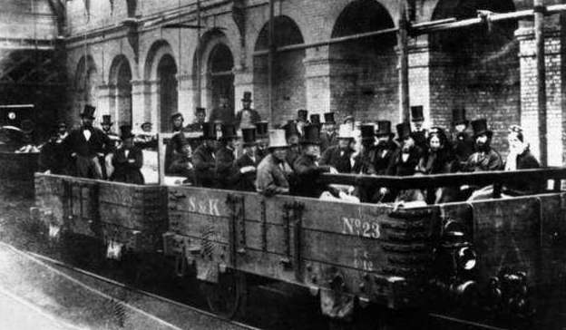 世界上最早的地下铁道——筑于1863年英国伦敦