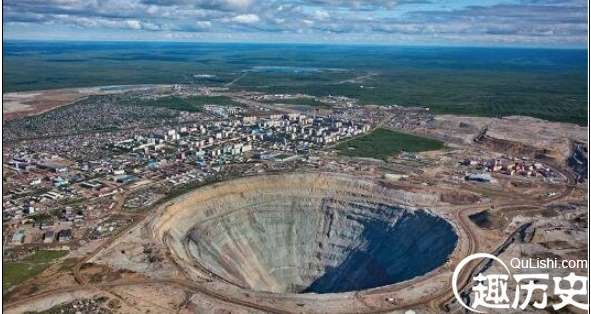 世界上最大的钻石坑，和平钻石矿直径1200米会吞噬直升机