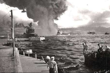 抗战时期为什么日本不选择全力进攻中国，偏偏去高美国呢