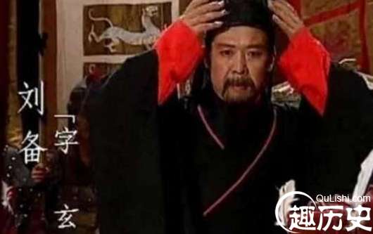 三国时期曹丕刘备都相继称帝，为什么孙权慢那么多年？