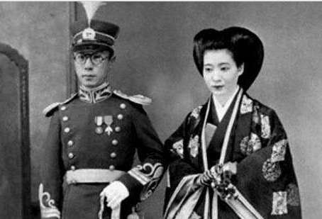 为什么说嵯峨浩一位中国人值得尊重的日本女性？原因是什么？