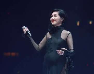 杨千嬅怀孕的照片