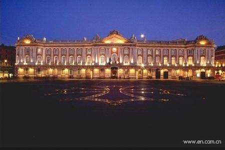 世界上最早的老年人大学是1973年在法国图卢兹大学创办的吗？