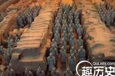秦始皇陵里最奇怪的一座兵马俑，不仅有姿势还有颜色！