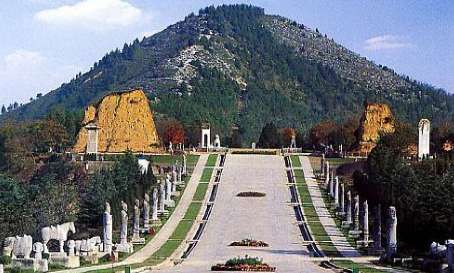 武则天留下的无字碑，这是怎么回事？有碑文的会在哪里？