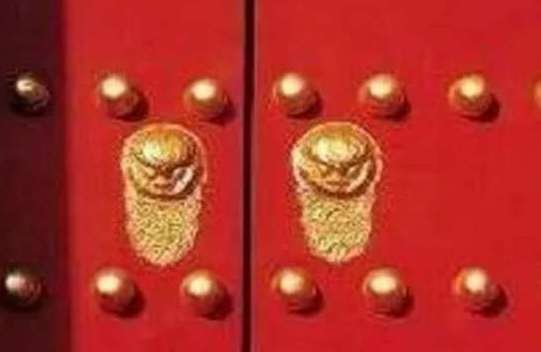 古代大门的颜色和门钉数量有什么讲究？