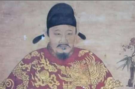 不是皇亲国戚却能穿龙袍下葬，难道皇帝也不阻止吗