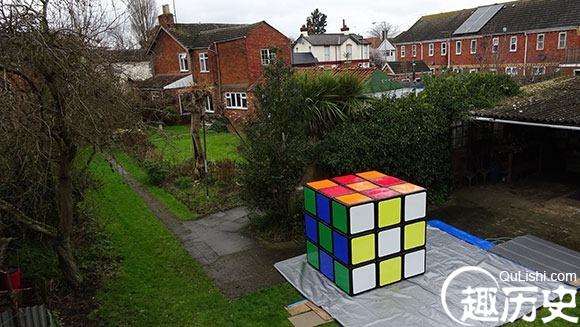 Largest-Rubiks-cube_tcm25-425557_tcm32-426151.jpg