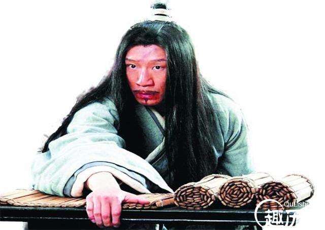 他被同门师兄剐去了膝盖，多年后得报大仇