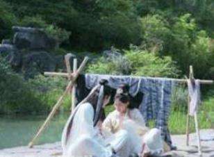 《双世宠妃2》流觞下水救小檀，曲小檀心花怒放非常开心