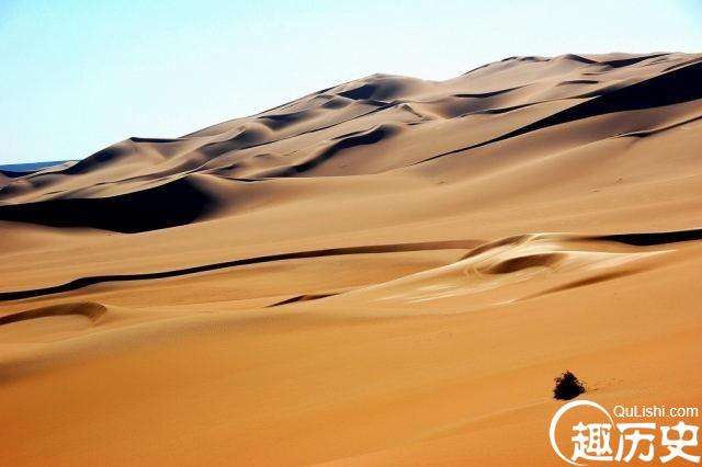 世界上最大的沙漠位于非洲北部的撒哈拉沙漠面积约为906万平方千米