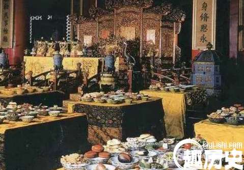 古代皇帝吃不完的饭都去哪了？宫女太监能吃吗？