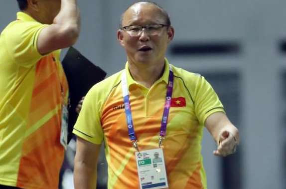 亚运会足球小组赛越南1:0胜日本,越南球迷纷纷