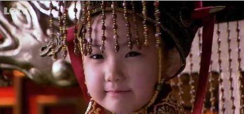 朱满月比皇后杨丽华还受宠，为什么被杨丽华的父亲送去做了尼姑