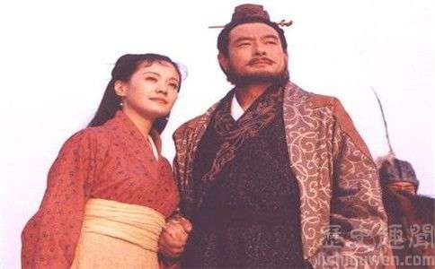 当时因为战乱，曹操因为谁大为惋惜？