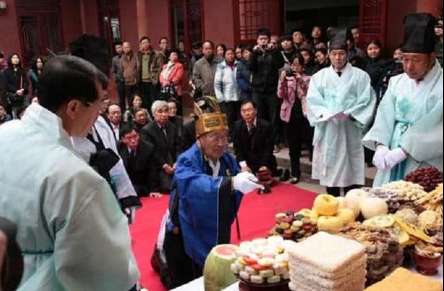 本该是中国流放的罪犯，韩国人却把他当祖宗祭拜
