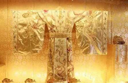 这件龙袍竟用时13年，还好皇帝命长才能穿上，为何用时会这么长