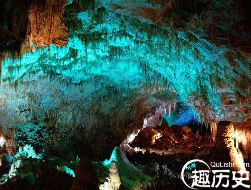 世界上最大的岩洞是美国新墨西哥州的卡尔斯巴徳岩洞群的大岩洞