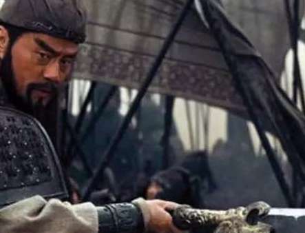 张飞关羽只是小老百姓，没练过功夫，为什么当上武将那么厉害？