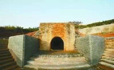 明成祖时期一座太监墓发现一个文物，由此揭开了世界两大疑团！