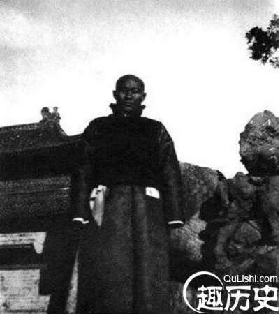 他是光绪帝身边最忠实的奴仆，光绪死后，他为活命就跑出了皇宫