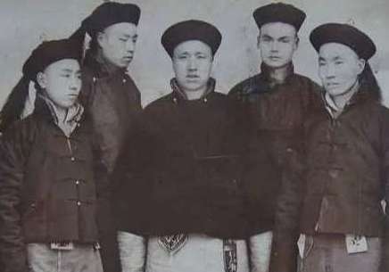 清朝八旗子弟主要做些什么？看似游手好闲，实则有意监视