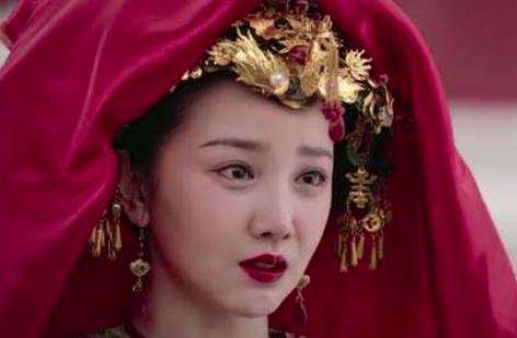 《如懿传》如懿将惢心许配给江太医，嘉贵妃却命人打残了她的左腿