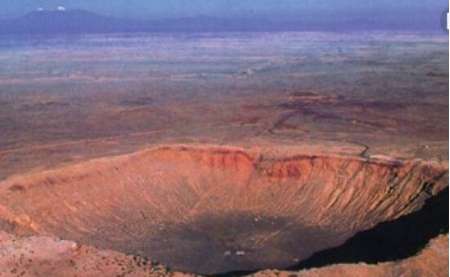 世界上最大的陨石坑 直径为35000米，深达4000余米