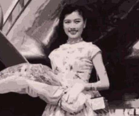 杜月笙最荒唐的一件事：纠缠母女三人，最后把大女儿娶回家