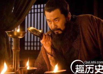 刘备为何会输于曹操？本将是肱股之臣却被推给了曹操