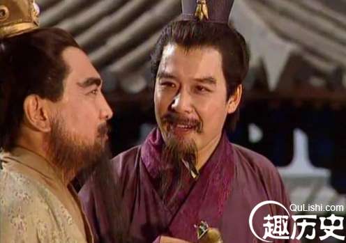 刘备和曹操的逆袭相比，谁的优势大？为什么？