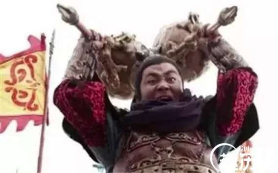 此人是宇文成都的师傅，天生双瞳，90岁了还能打败李元霸
