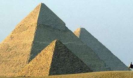 金字塔大战