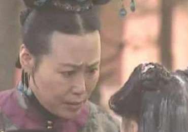 为什么活埋苏麻喇姑前，太监们要往她头上倒石灰？